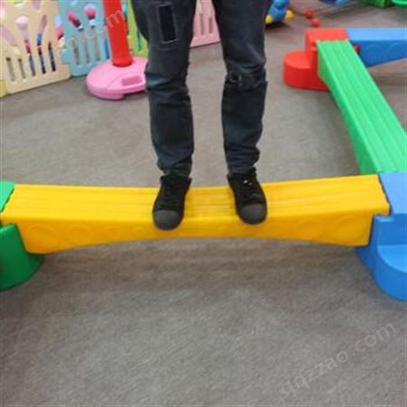 儿童感统训练器材感统平衡木幼儿塑料独木桥幼儿园直条加厚独木桥 一桥两墩（混色）