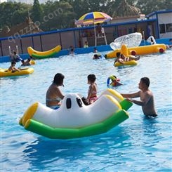 户外夏日玩水水上乐园漂浮物水上滚筒香蕉船儿童压板水上漂浮玩具充气玩具厂家
